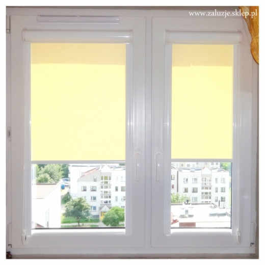 Żółte rolety do okna PCV